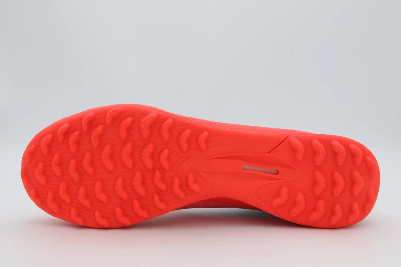 Puma Ultra 7 Play TT Ανδρικά Ποδοσφαιρικά Παπούτσια για Σχάρα Λευκά, Κοραλλί