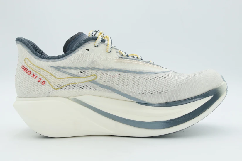 Hoka One One Cielo X1 3.0 Ανδρικά Αθλητικά Παπούτσια για Τρέξιμο Γκρι, Εκρού, Χρυσά