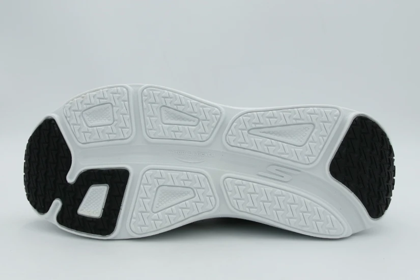 Skechers Max Cushioning Endeavour Ανδρικά Αθλητικά Παπούτσια για Τρέξιμο Μαύρα, Λευκά