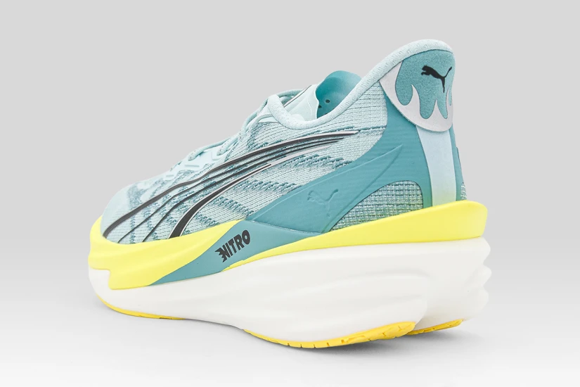 Puma Deviate Nitro 4 Ανδρικά Αθλητικά Παπούτσια για Τρέξιμο Γαλάζια, Κίτρινο Φλούο, Μαύρα, Λευκά