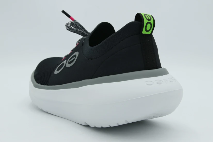 Oofos Oomy Stride Γυναικεία Παπούτσια Αποκατάστασης Μαύρα, Λευκά