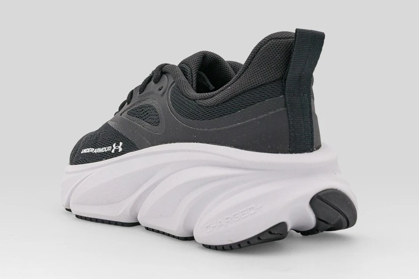 Under Armour Rogue 6 Αθλητικά Παπούτσια για Τρέξιμο Μαύρα, Λευκά