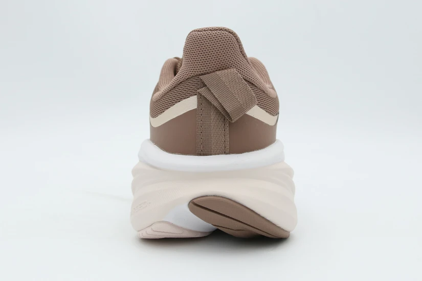 Under Armour Rogue 6 Γυναικεία Αθλητικά Παπούτσια για Τρέξιμο Καφέ, Μπεζ, Λευκά