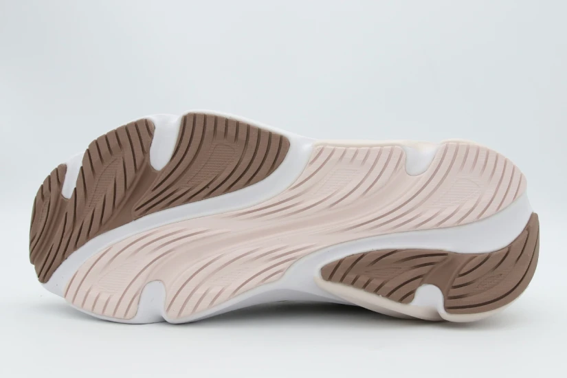 Under Armour Rogue 6 Γυναικεία Αθλητικά Παπούτσια για Τρέξιμο Καφέ, Μπεζ, Λευκά
