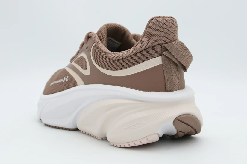 Under Armour Rogue 6 Γυναικεία Αθλητικά Παπούτσια για Τρέξιμο Καφέ, Μπεζ, Λευκά