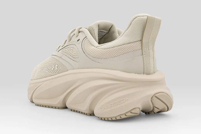 Under Armour Rogue 6 Αθλητικά Παπούτσια για Τρέξιμο Μπεζ