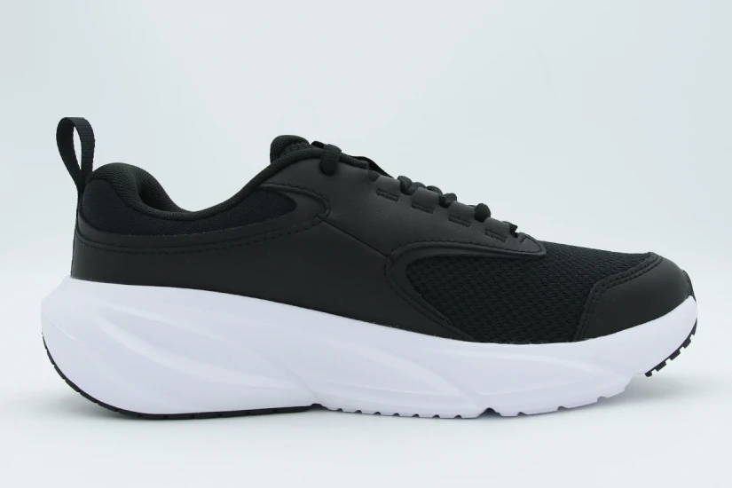 Under Armour Surge 5 Αθλητικά Παπούτσια για Τρέξιμο Μαύρα, Λευκά