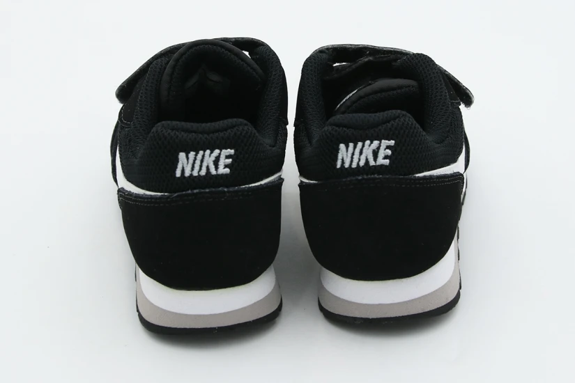 Nike MD Runner 2 Παιδικά Sneakers Μαύρα, Λευκά