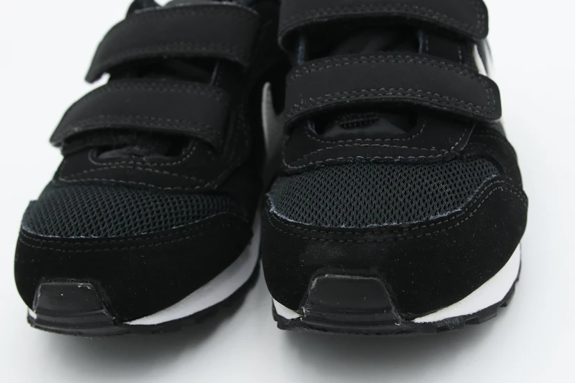 Nike MD Runner 2 Παιδικά Sneakers Μαύρα, Λευκά