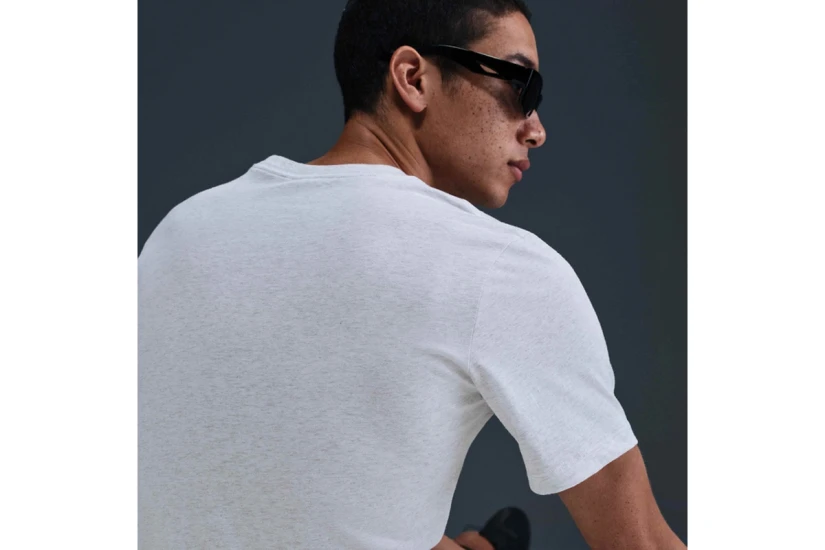 Nike Sportswear Club Ανδρικό Κοντομάνικο T-Shirt Γκρι Ανοιχτό