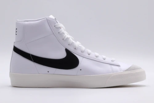 Nike Blazer Mid 77 Vintage Sneakers (BQ6806 100)