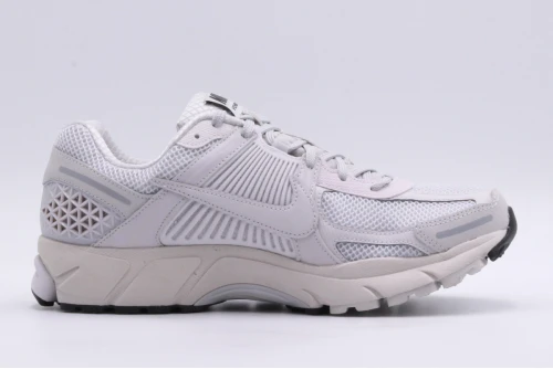 Nike Zoom Vomero 5 Sneakers (BV1358 001)