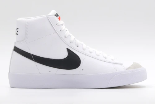 Nike Blazer Mid 77 Sneakers (DA4086 100)