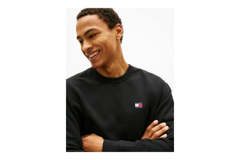 Tommy Jeans Badge Ανδρική Μακρυμάνικη Μπλούζα με Λαιμόκοψη Μαύρη