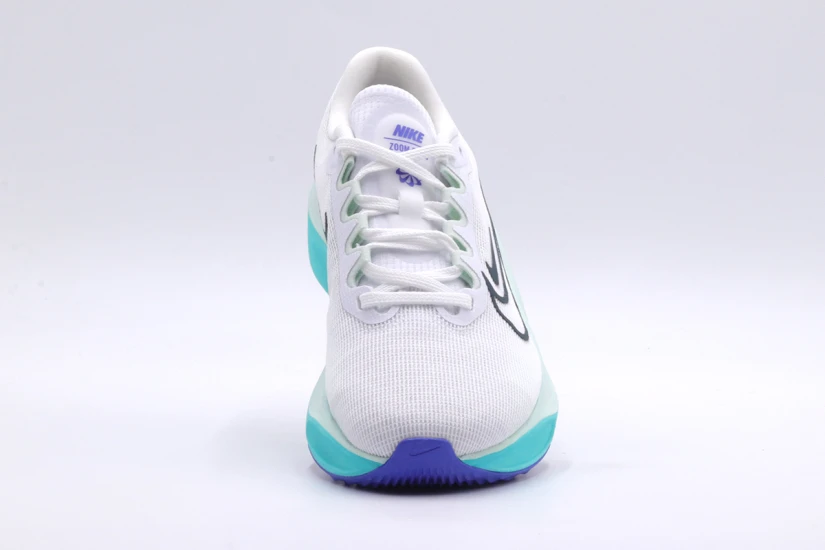 Δες τα πολύχρωμα Nike Zoom Fly 5 Γυναικεία Sneakers. Κάνε τη διαφορά με αυτά τα παπούτσια για να έχεις μια ξεχωριστή εμπειρία τρεξίματος και στυλ .