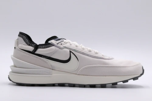 Nike Waffle One Se Sneakers (DO9782 001)
