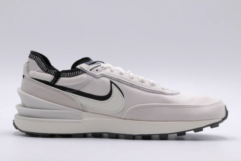 Nike Waffle One Se Sneakers (DO9782 001)