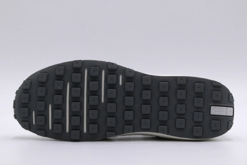 Nike Waffle One Se Sneakers (DO9782 001)