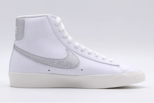 Nike W Blazer Mid 77 Ess Sneakers (DQ7574 100)