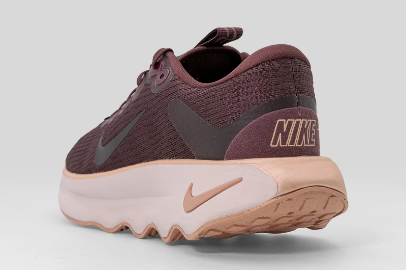 Nike Motiva Παπούτσια για Περπάτημα Μπορντό, Σομόν, Εκρού
