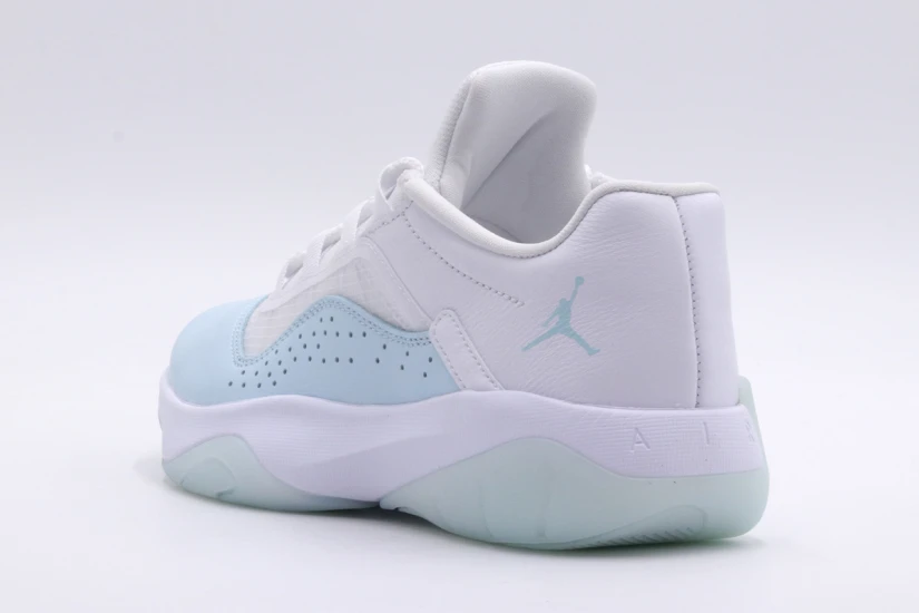 Jordan Air 11 CMFT Low Sneakers Λευκά, Άκουα