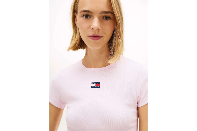 Tommy Jeans Badge Ribbed Slim Fit Γυναικείο Κοντομάνικο T-Shirt Ροζ