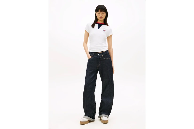 Tommy Jeans Badge Henley Ribbed Γυναικείο Κοντομάνικο T-Shirt Εκρού, Μπλε Σκούρο