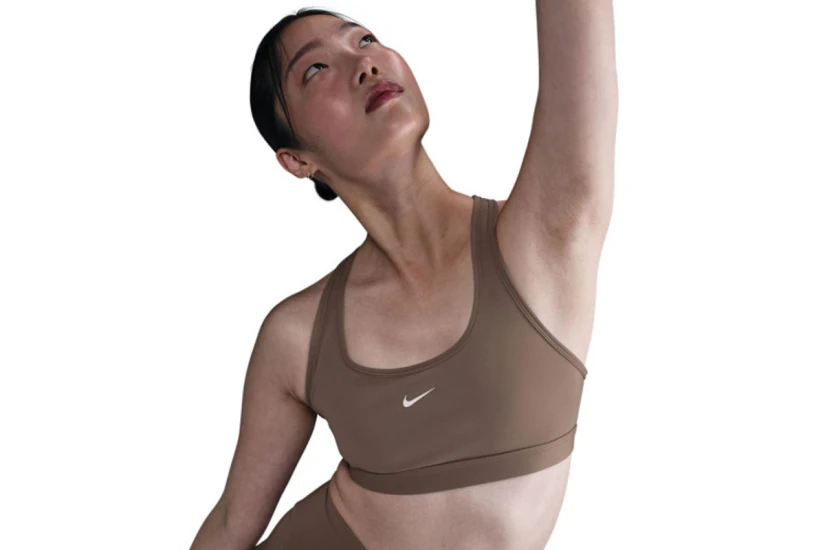 Nike Swoosh Light Support Dri-FIT Γυναικείο Μπουστάκι Καφέ