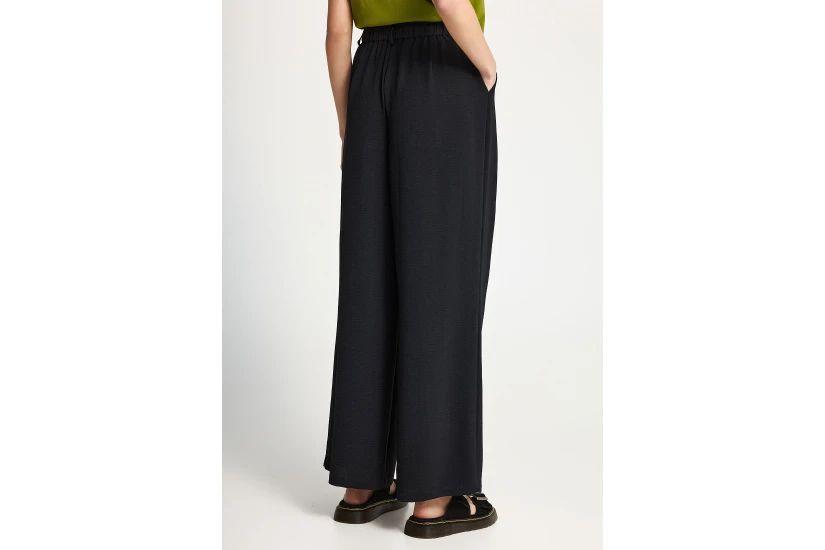 Funky Buddha Relaxed Fit Γυναικεία Παντελόνα Μαύρη