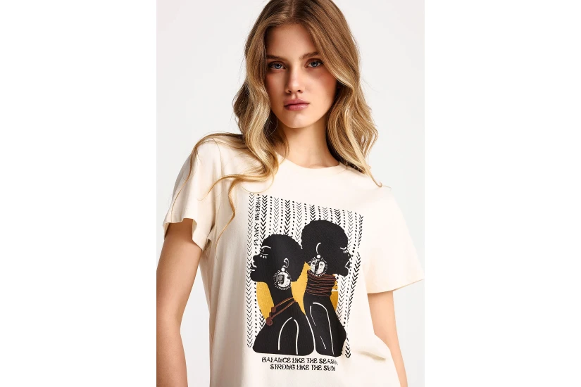 Funky Buddha Graphic Print Γυναικείο Κοντομάνικο T-Shirt Εκρού