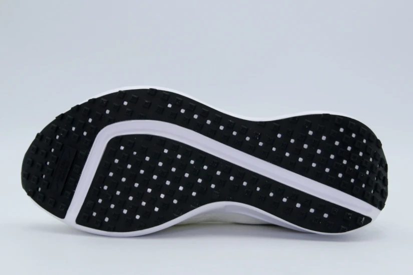 Nike Interact Run Αθλητικά Παπούτσια για Τρέξιμο Εκρού, Μαύρα