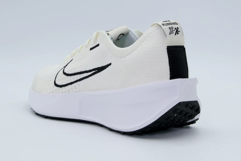 Nike Interact Run Αθλητικά Παπούτσια για Τρέξιμο Εκρού, Μαύρα