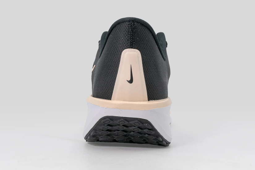 Nike Quest 6 Αθλητικά Παπούτσια για Τρέξιμο Μαύρα, Εκρού, Λευκά