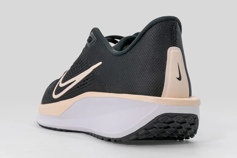 Nike Quest 6 Αθλητικά Παπούτσια για Τρέξιμο Μαύρα, Εκρού, Λευκά