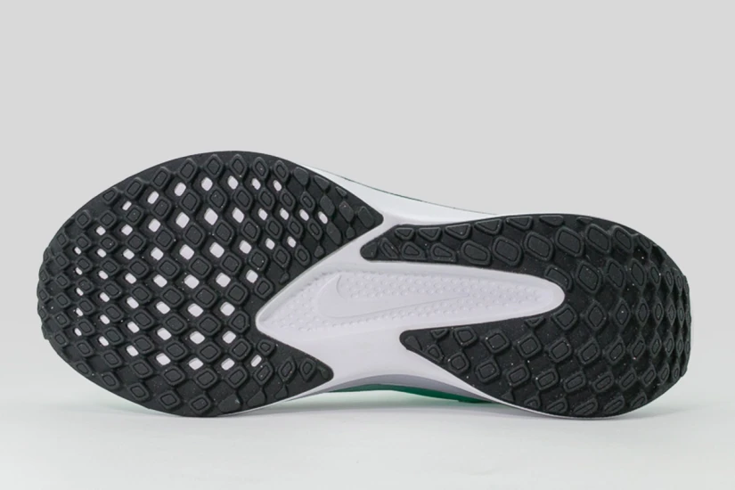 Nike Quest 6 Αθλητικά Παπούτσια για Τρέξιμο Μέντα, Μαύρα, Λευκά