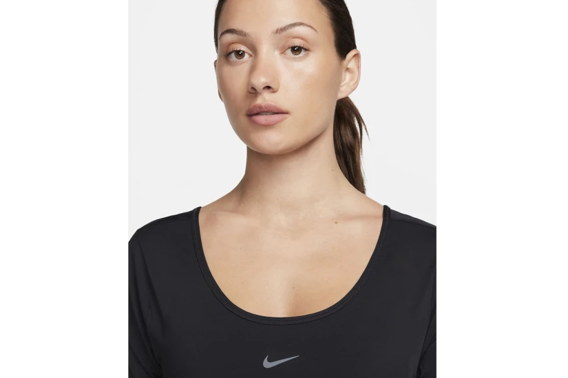 Nike One Classic Dri-FIT Γυναικεία Κοντομάνικη Crop Μπλούζα Μαύρη