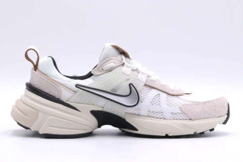 Nike W V2K Run Sneakers (FN6703 100)
