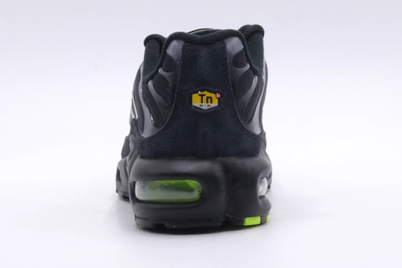Nike Air Max Plus Black Volt Unisex Sneakers Μαύρα