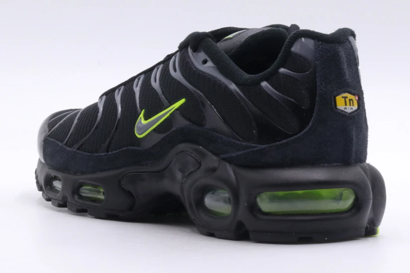 Nike Air Max Plus Black Volt Unisex Sneakers Μαύρα