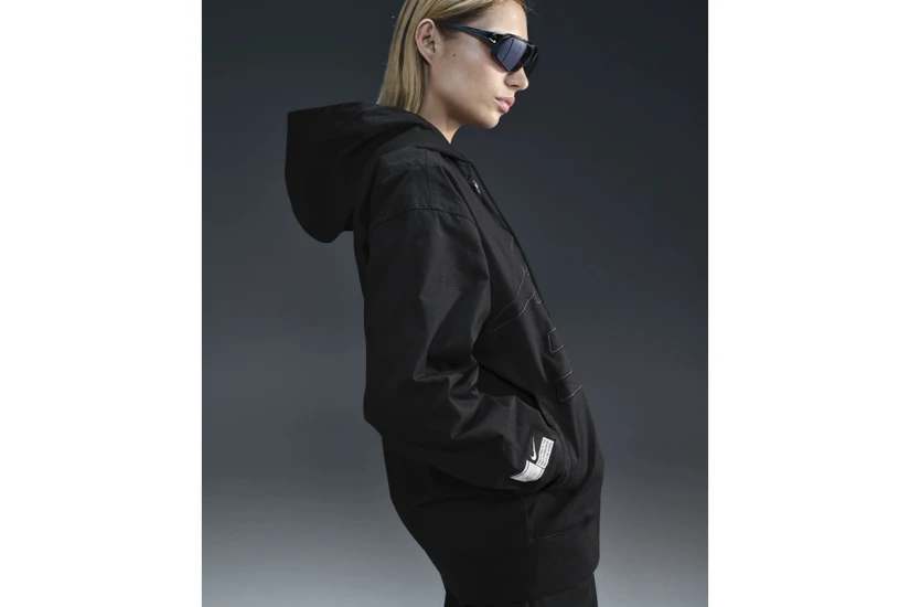 Nike Sportswear Γυναικείο Αντιανεμικό Μπουφάν με Κουκούλα Μαύρο