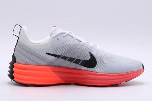 Nike Lunar Roam Sneakers (HF4901 100)