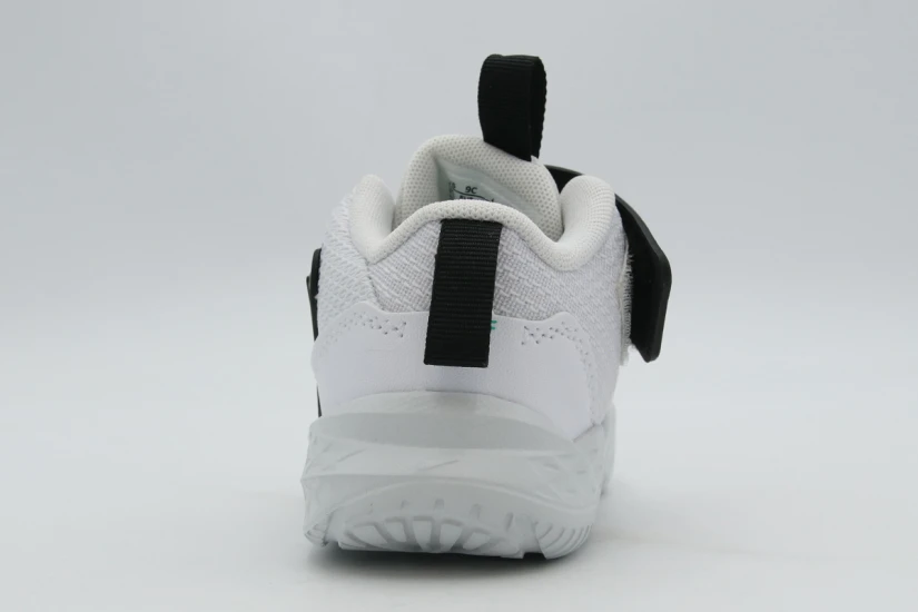 Nike Team Hustle D 12 Βρεφικά Sneakers Λευκά, Μαύρα, Κίτρινα, Πράσινα