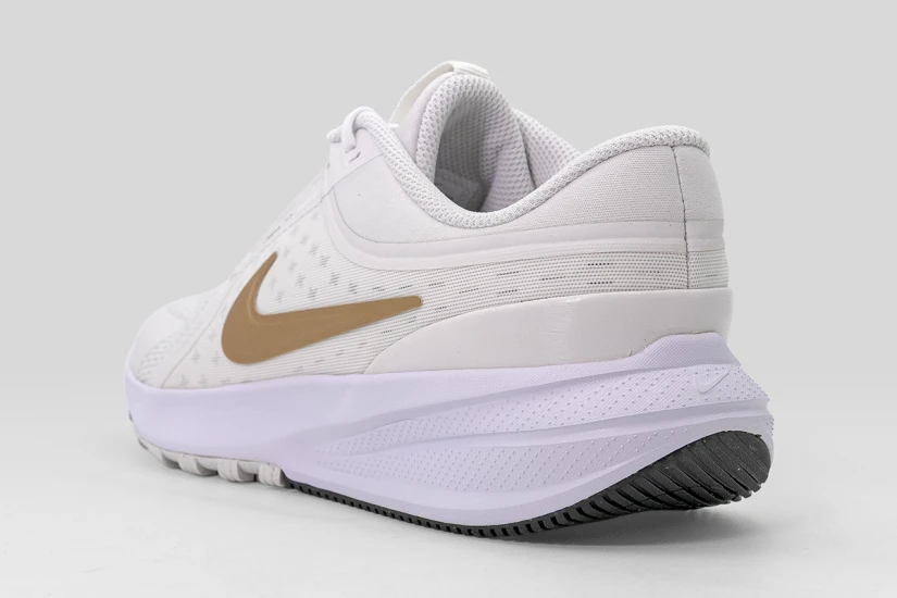 Nike Star Runner 5 Αθλητικά Παπούτσια για Τρέξιμο Εκρού, Λευκά, Χρυσά