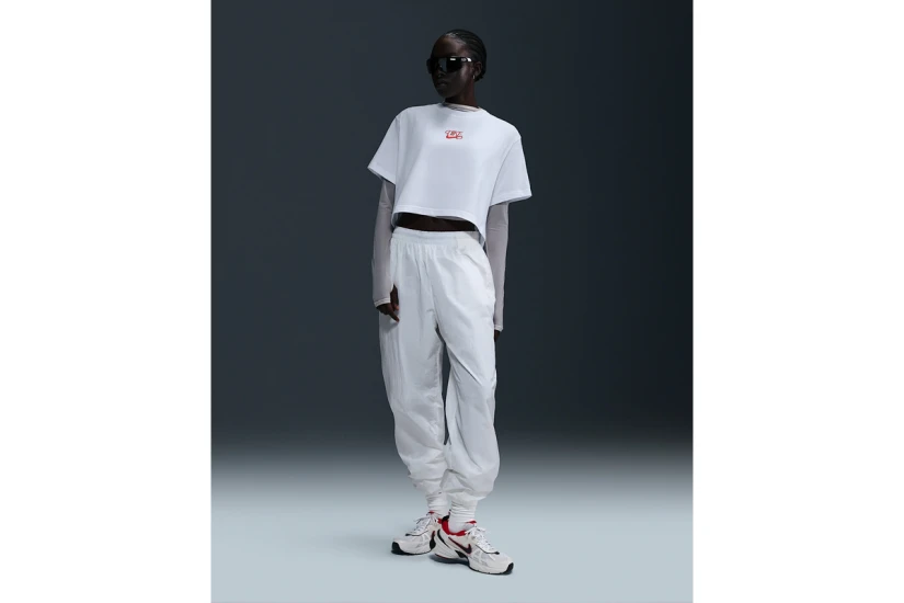 Nike Sportswear Γυναικείο Cropped Κοντομάνικο T-Shirt Λευκό
