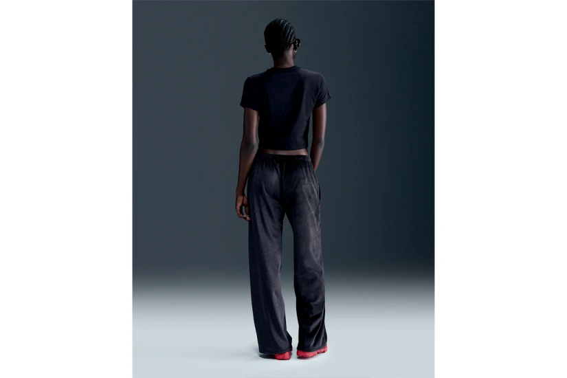 Nike Sportswear Chill Knit Γυναικείο Κοντομάνικο Crop Top Μαύρο