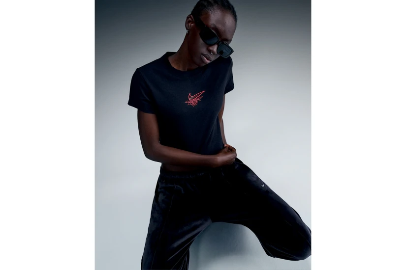 Nike Sportswear Chill Knit Γυναικείο Κοντομάνικο Crop Top Μαύρο