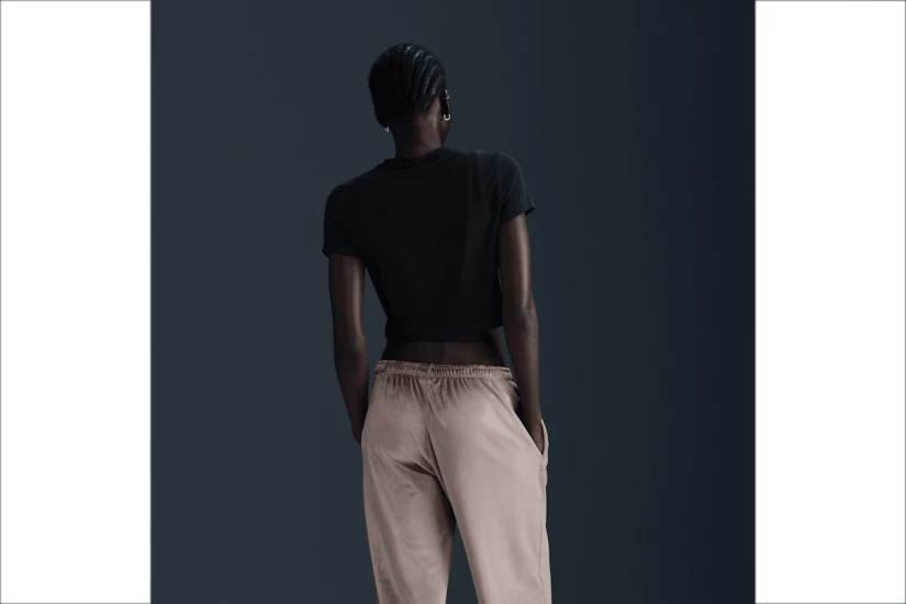 Nike Sportswear Chill Knit Cropped Γυναικείο Κοντομάνικο T-Shirt Μαύρο