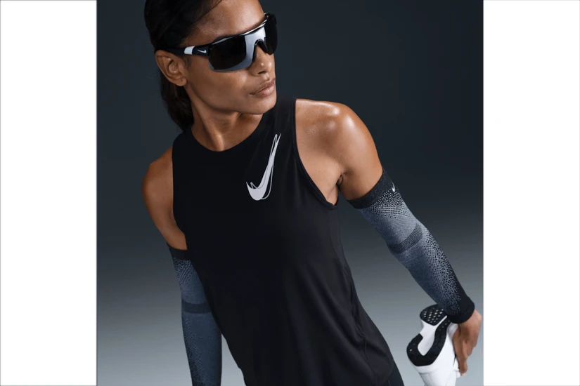 Nike One Dri-FIT Γυναικεία Αθλητική Αμάνικη Μπλούζα Μαύρη