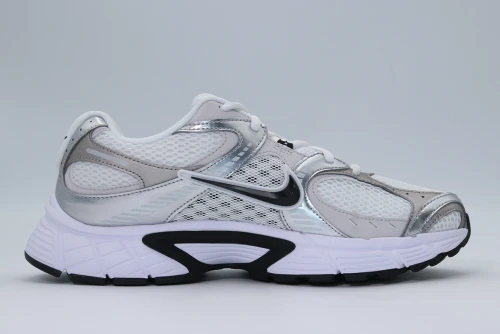 Nike V5 Rnr Sneakers (HJ5228 104)