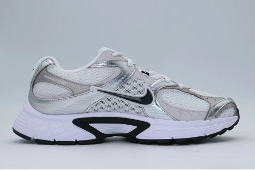 Nike V5 Rnr Sneakers (HJ5228 104)